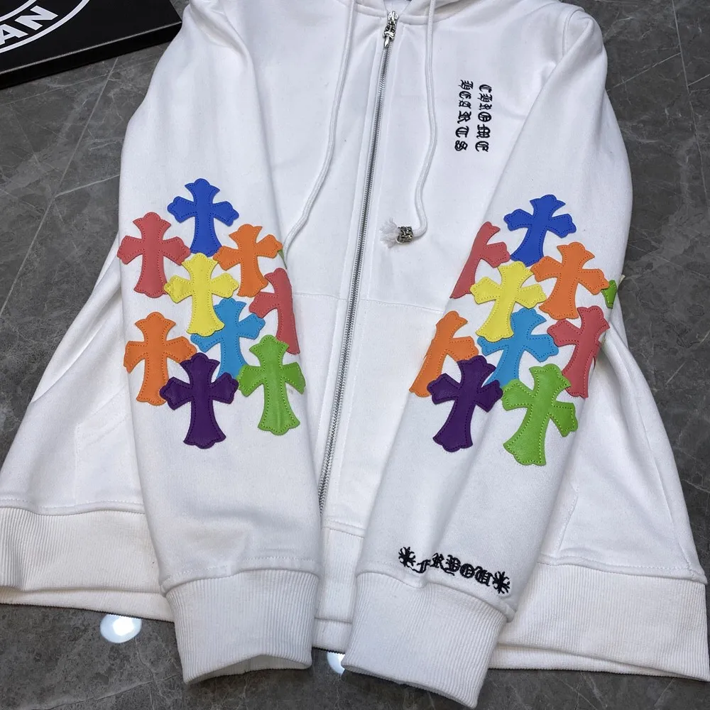 P296 Chrome Hearts🍁Classic Series🍁 Heavy-duty double-arm embroidered cross color patchwork zipper sweatshirt, double sleeves 40 pieces imported color patchwork leather➕Tajima machine embroidery technology, the highest version! The highest version! Improved customized version of 1:1 high-gram weight high-quality fabric 🌈Recommended colors: white black 🌈 Size: S, M, L, XL.